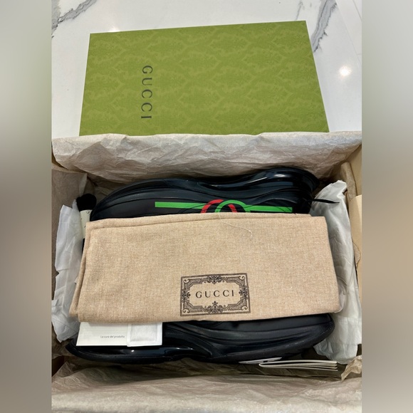 Gucci Men’s Run Sneakers - Picture 9 of 10